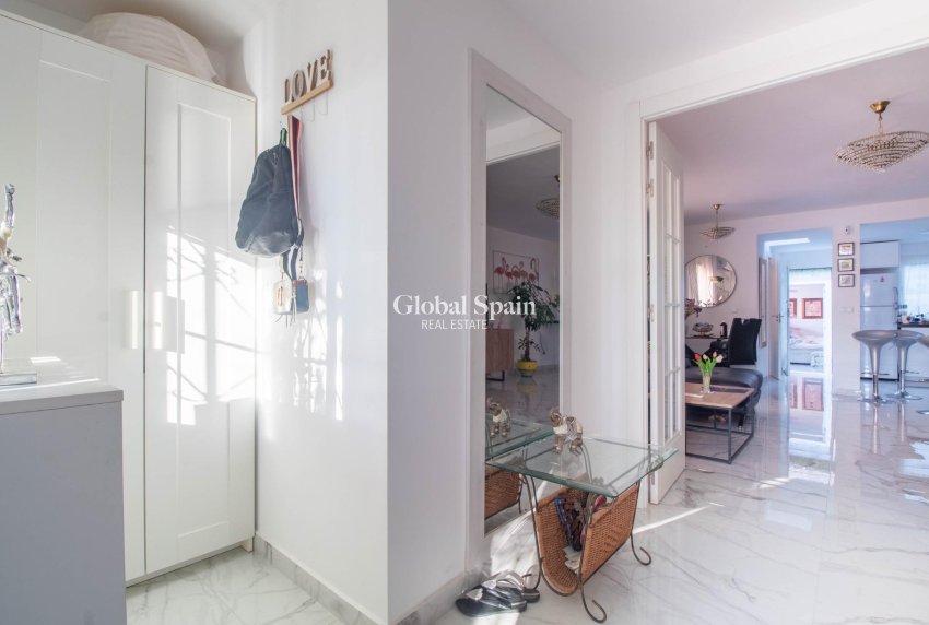 Wederverkoop - Huis -
TORREVIEJA - Acequion