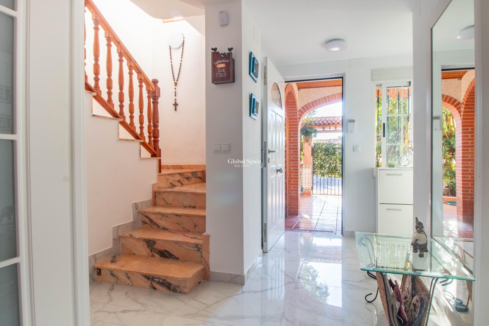 Wederverkoop - Huis -
TORREVIEJA - Acequion