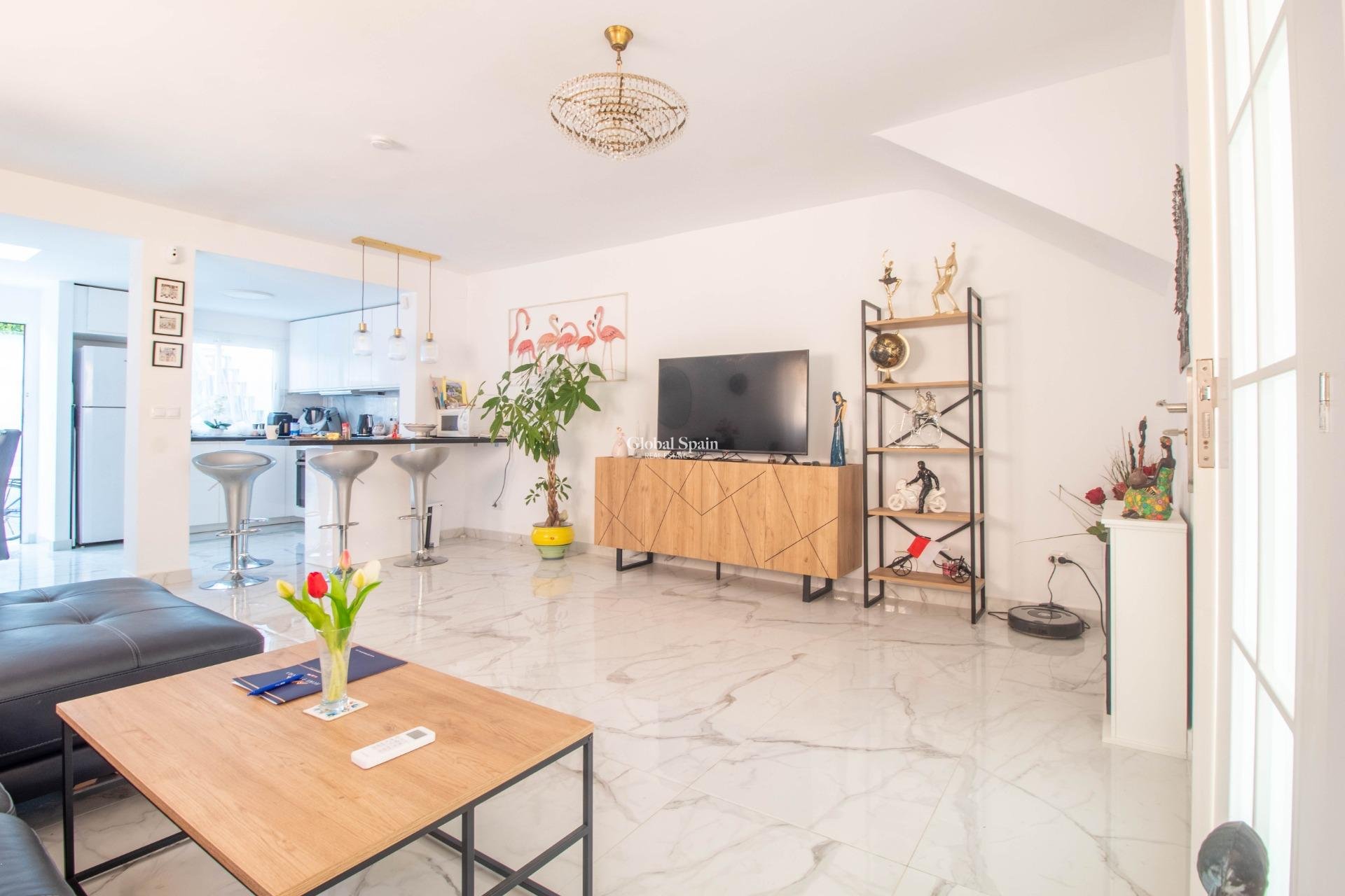 Wederverkoop - Huis -
TORREVIEJA - Acequion