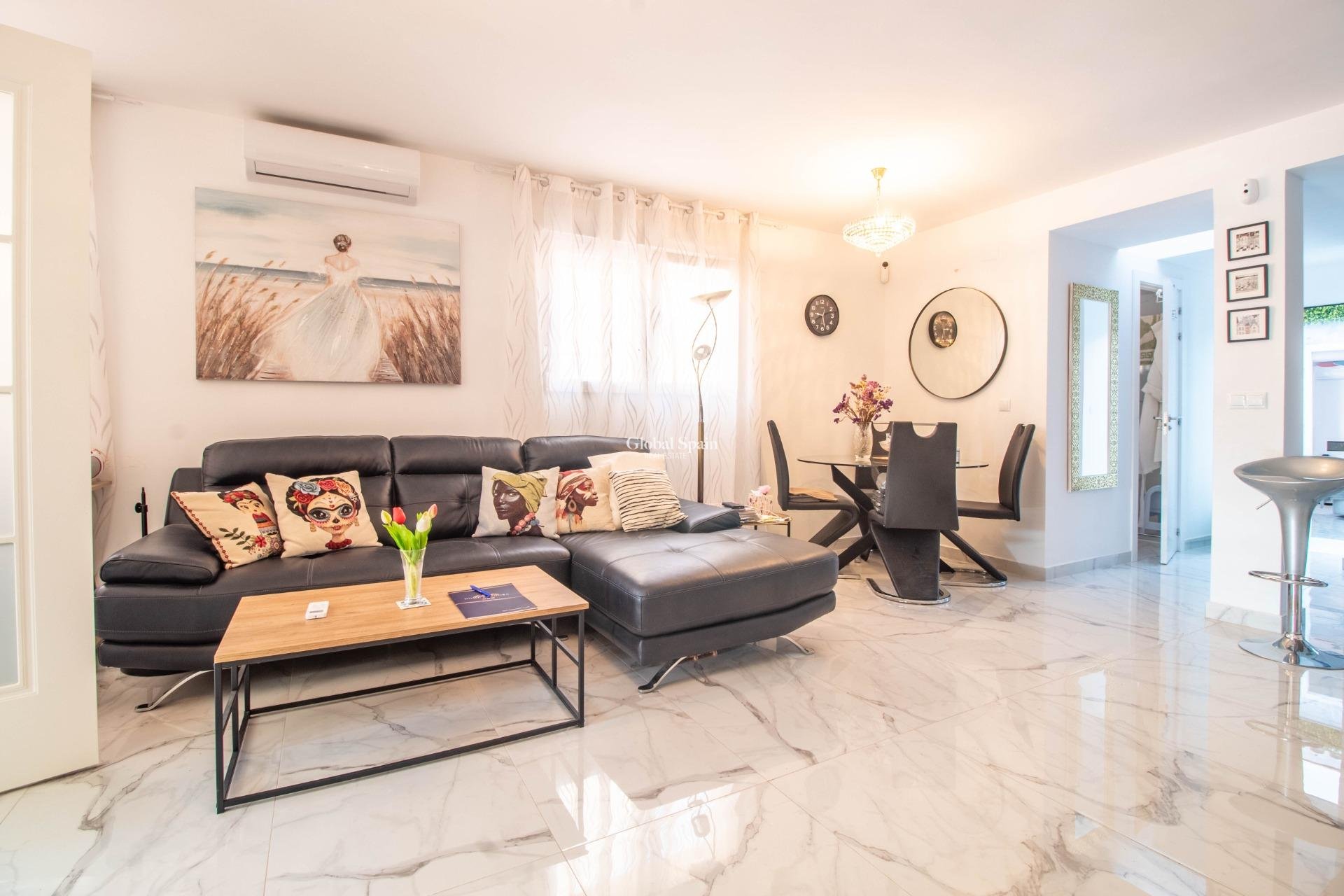 Wederverkoop - Huis -
TORREVIEJA - Acequion