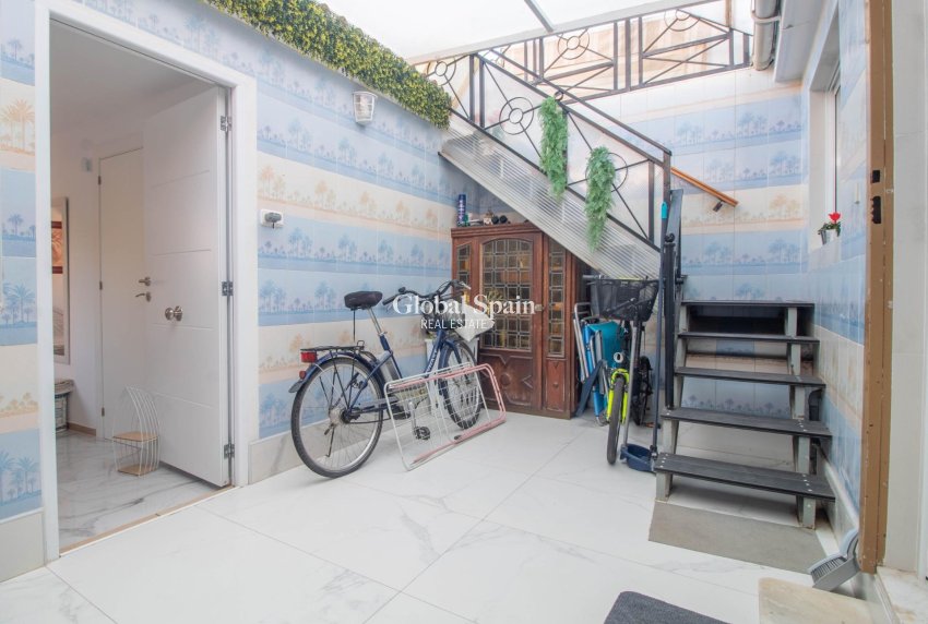 Wederverkoop - Huis -
TORREVIEJA - Acequion