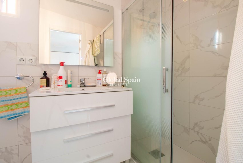 Wederverkoop - Huis -
TORREVIEJA - Acequion