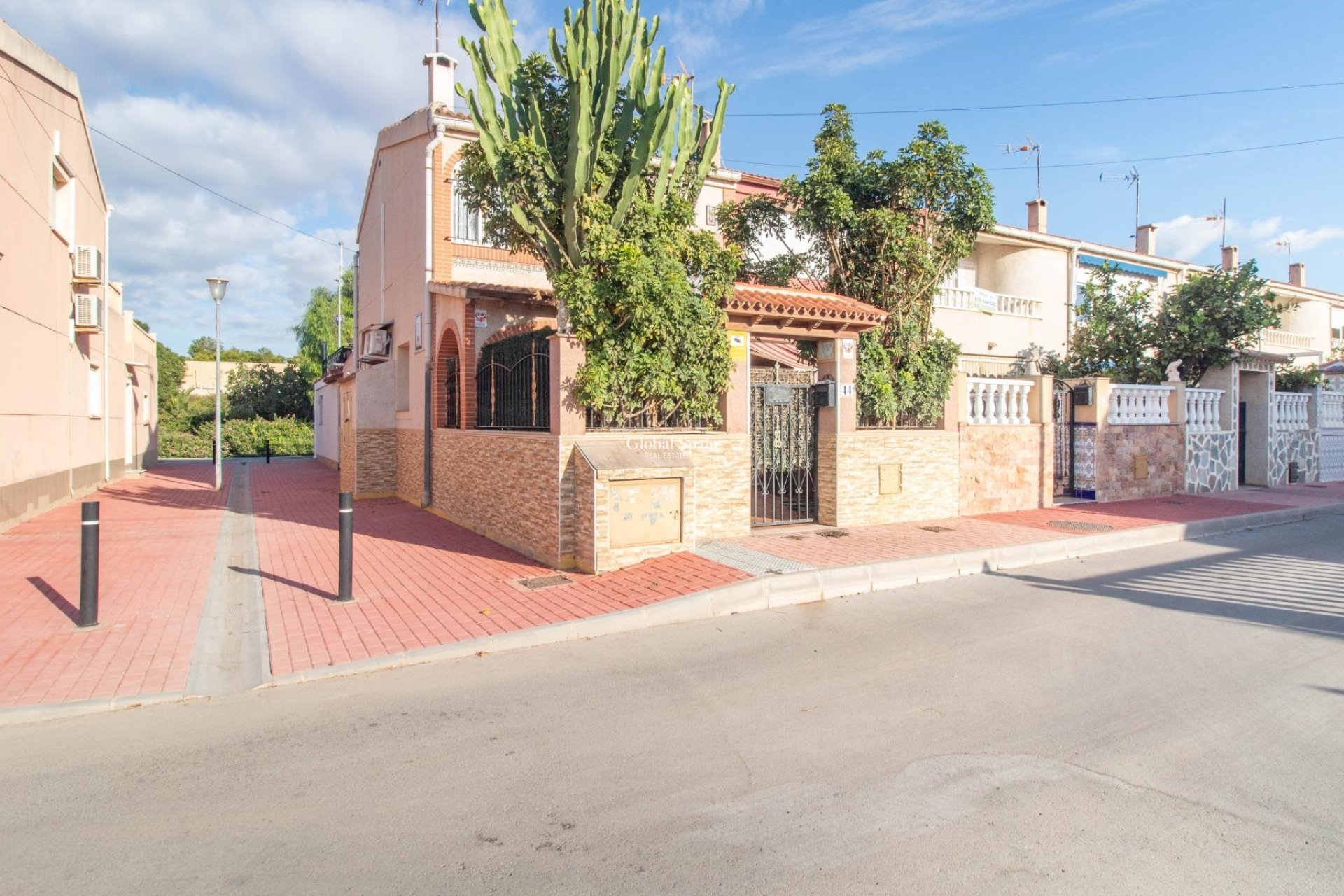 Wederverkoop - Huis -
TORREVIEJA - Acequion