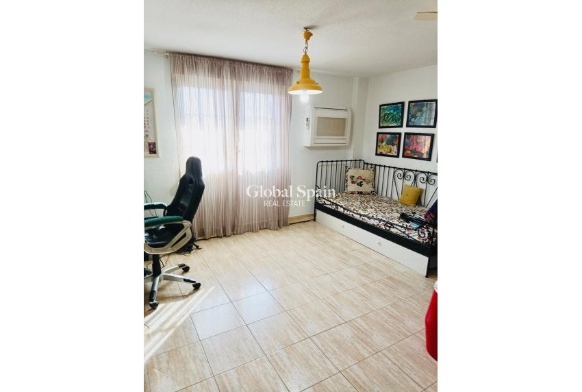 Wederverkoop - HUIS -
TORREVIEJA - Acequion