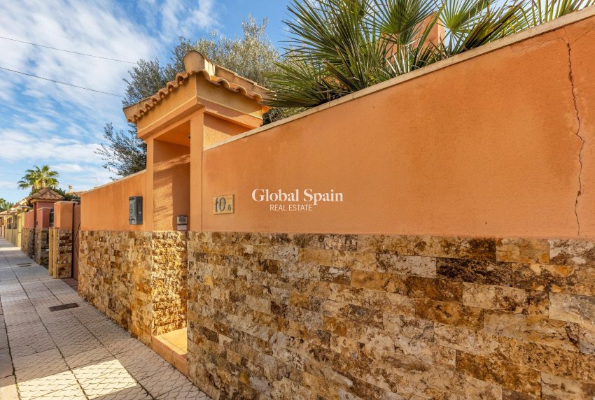 Wederverkoop - HUIS -
TORREVIEJA - Aguas Nuevas