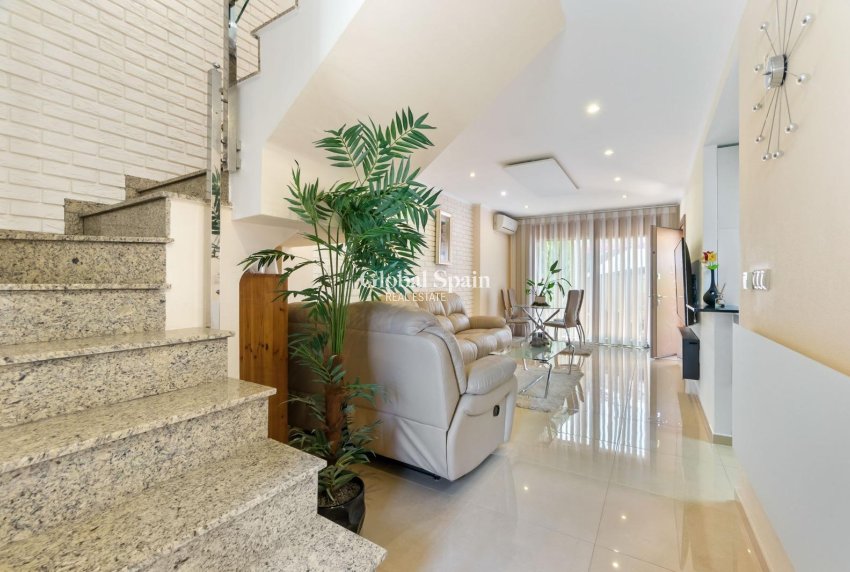 Wederverkoop - Huis -
TORREVIEJA - Aguas Nuevas