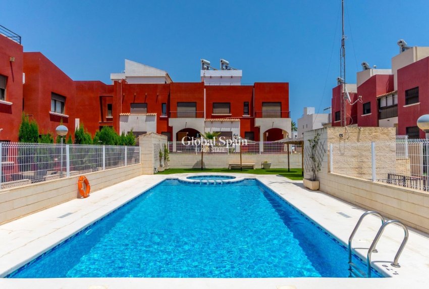 Wederverkoop - Huis -
TORREVIEJA - Aguas Nuevas