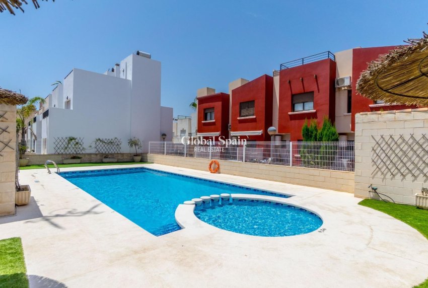 Wederverkoop - Huis -
TORREVIEJA - Aguas Nuevas
