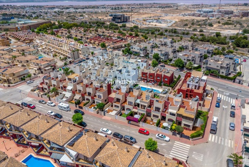 Wederverkoop - Huis -
TORREVIEJA - Aguas Nuevas