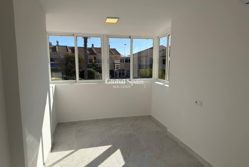 Wederverkoop - HUIS -
TORREVIEJA - Aguas Nuevas