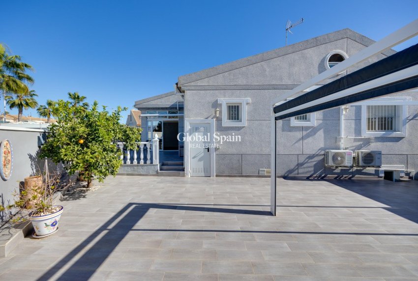 Wederverkoop - HUIS -
TORREVIEJA - Aguas Nuevas