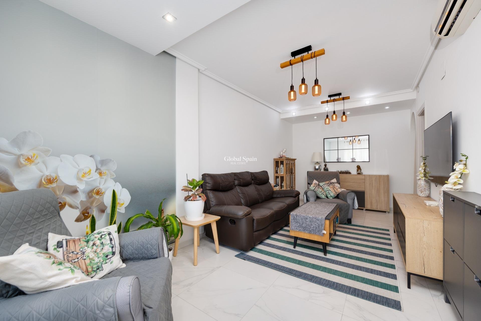 Wederverkoop - HUIS -
TORREVIEJA - Aguas Nuevas