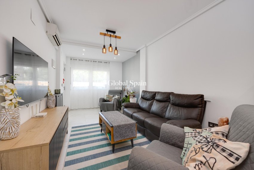 Wederverkoop - HUIS -
TORREVIEJA - Aguas Nuevas