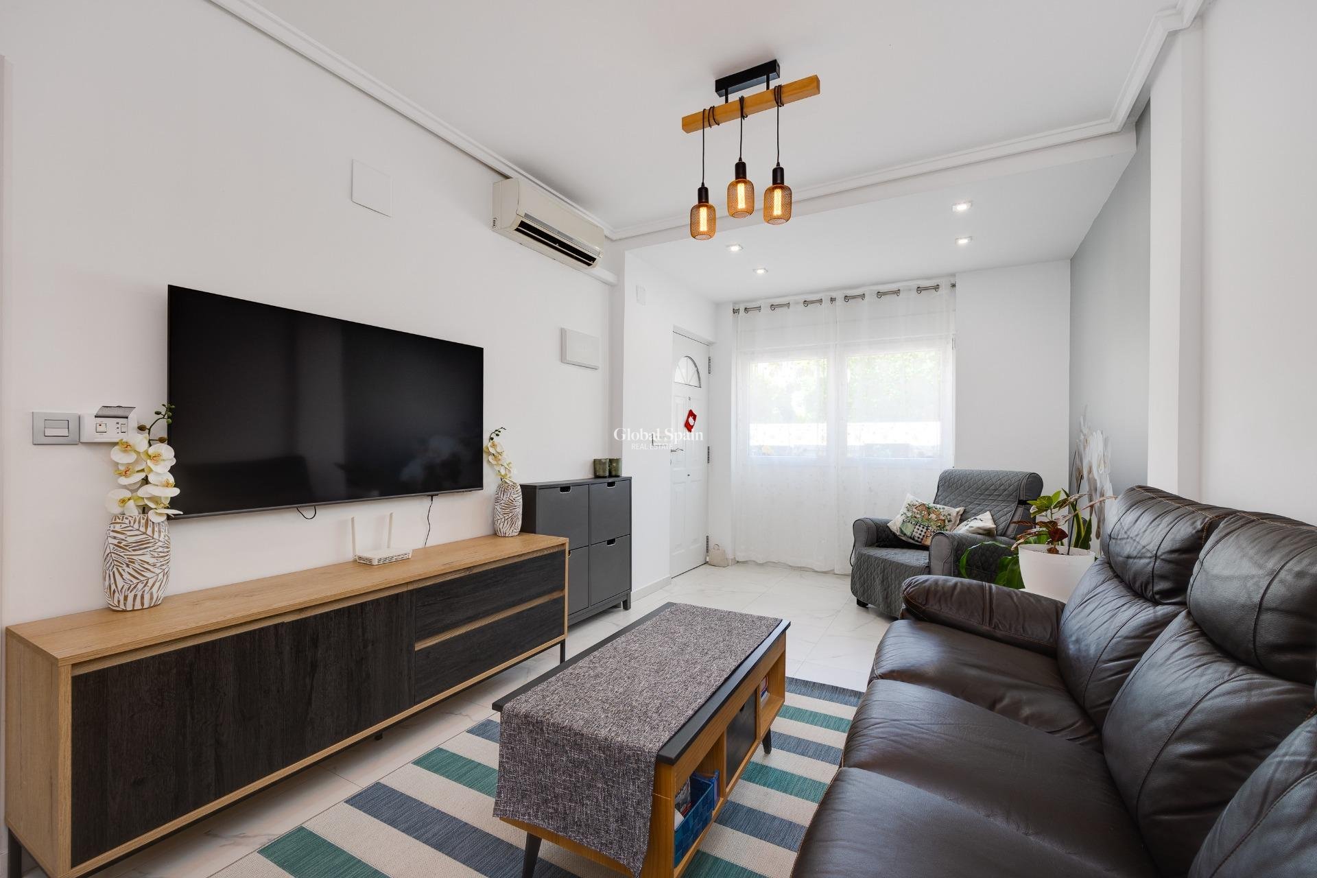 Wederverkoop - HUIS -
TORREVIEJA - Aguas Nuevas
