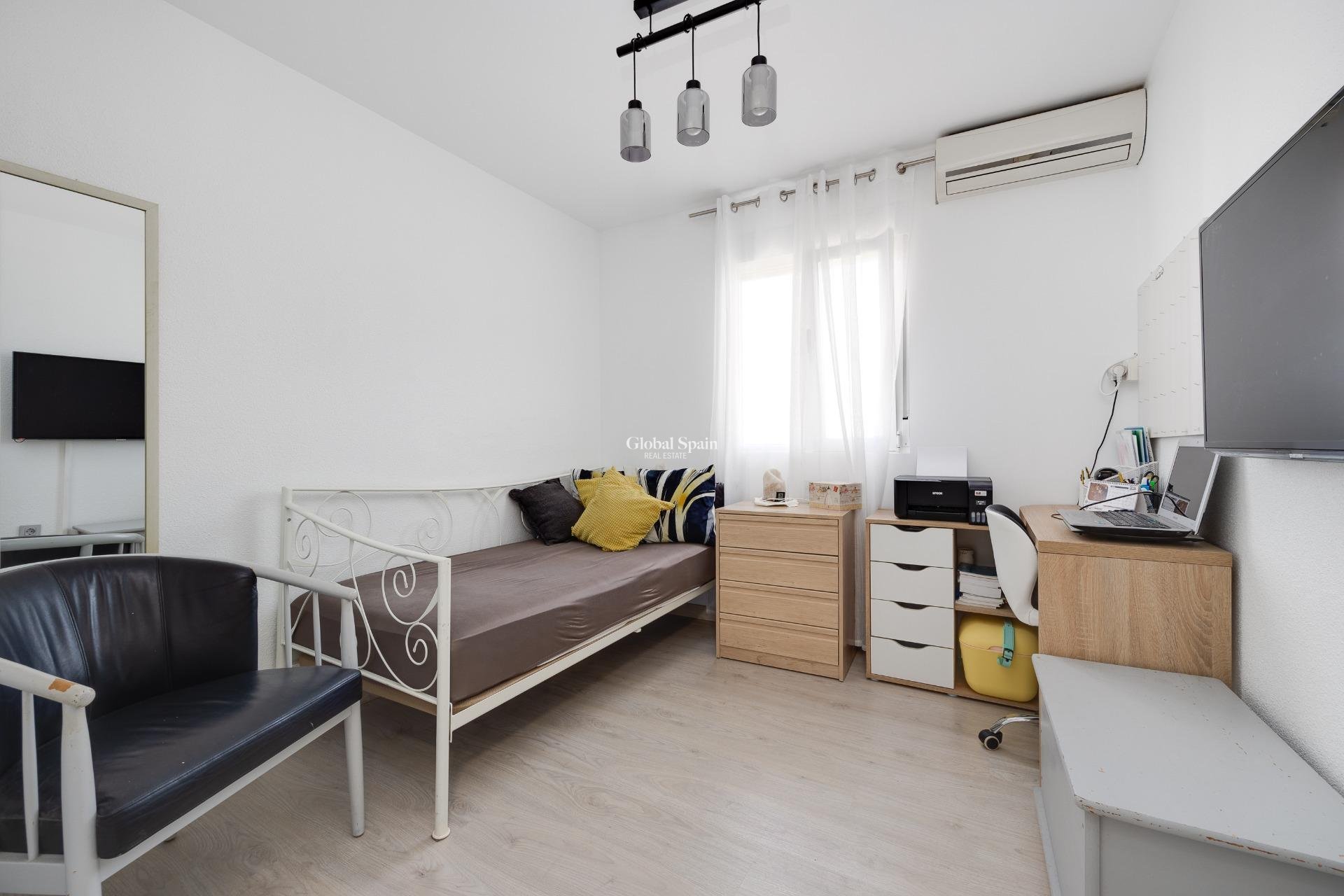 Wederverkoop - HUIS -
TORREVIEJA - Aguas Nuevas