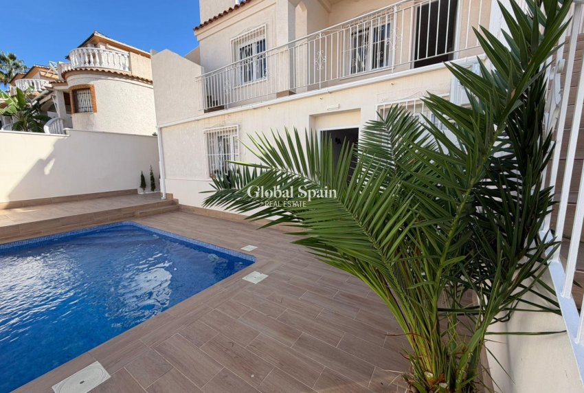 Wederverkoop - HUIS -
TORREVIEJA - Cabo Cervera