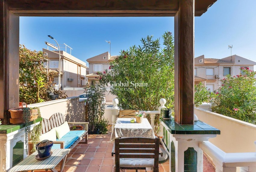 Wederverkoop - HUIS -
TORREVIEJA - Cala de cabo cervera