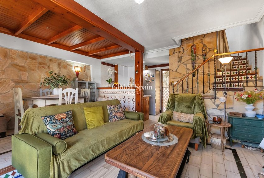 Wederverkoop - HUIS -
TORREVIEJA - Cala de cabo cervera