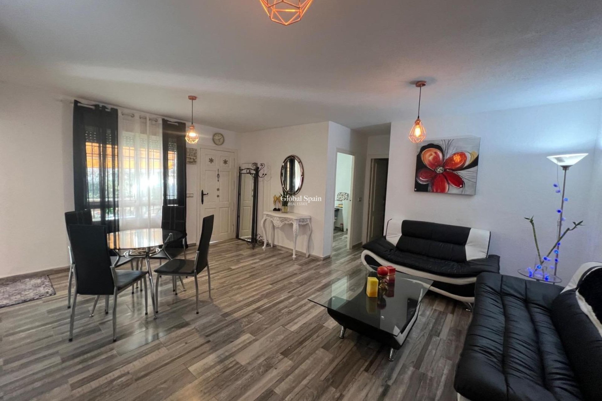 Wederverkoop - HUIS -
TORREVIEJA - Calas blanca