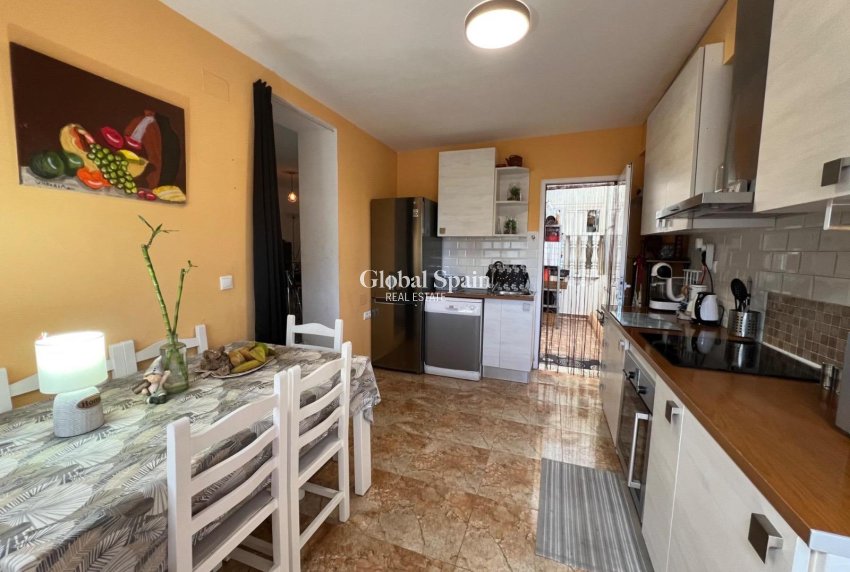 Wederverkoop - HUIS -
TORREVIEJA - Calas blanca