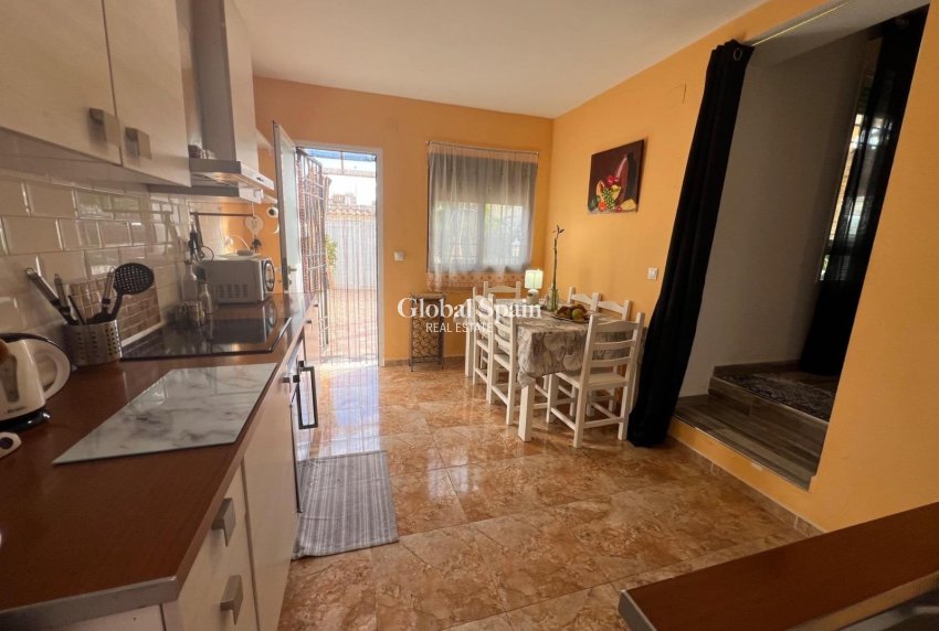 Wederverkoop - HUIS -
TORREVIEJA - Calas blanca