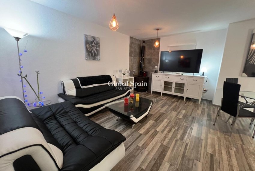 Wederverkoop - HUIS -
TORREVIEJA - Calas blanca