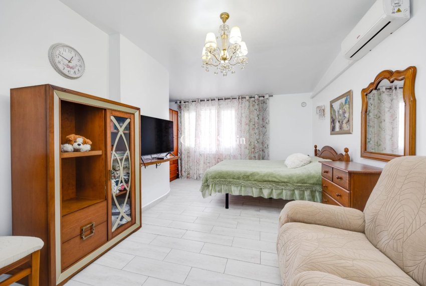 Wederverkoop - HUIS -
TORREVIEJA - Calas blanca