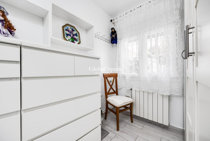 Wederverkoop - HUIS -
TORREVIEJA - Calas blanca