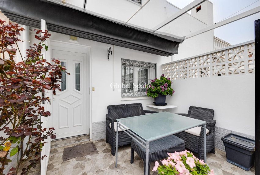 Wederverkoop - HUIS -
TORREVIEJA - Calas blanca