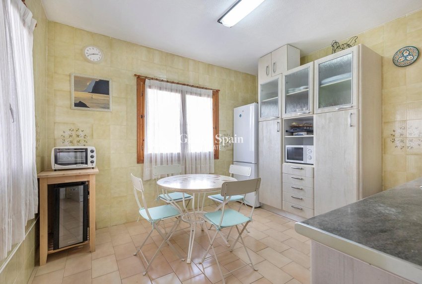 Wederverkoop - HUIS -
TORREVIEJA - Calas blanca