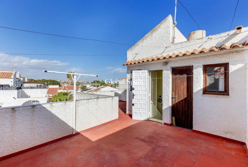 Wederverkoop - HUIS -
TORREVIEJA - Calas blanca