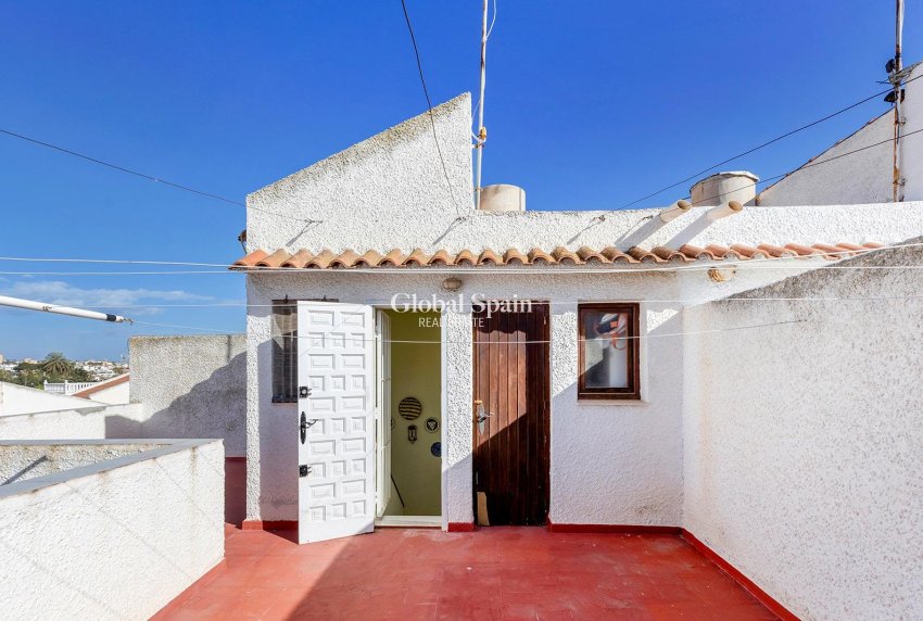 Wederverkoop - HUIS -
TORREVIEJA - Calas blanca
