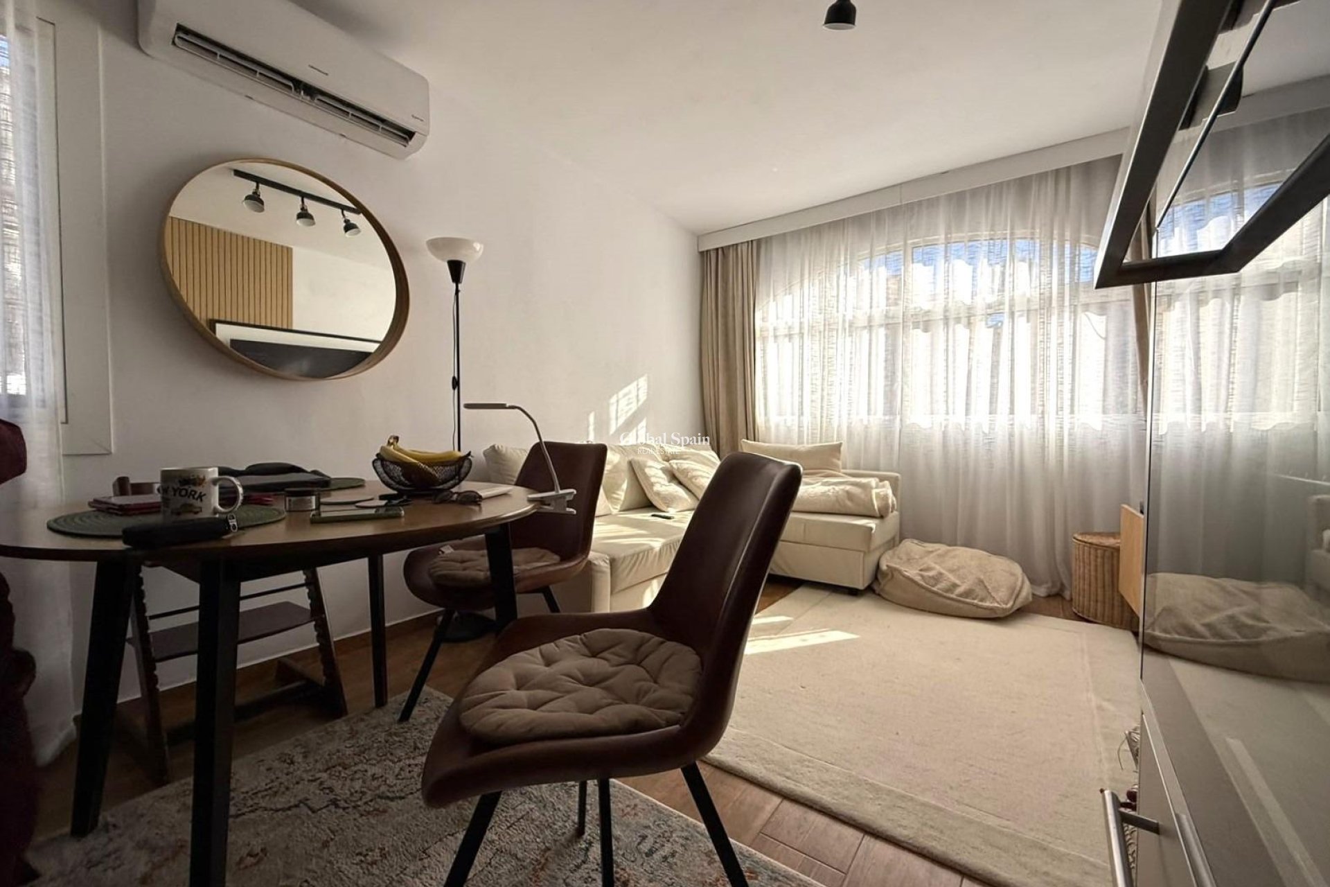 Wederverkoop - HUIS -
TORREVIEJA - Calas blanca
