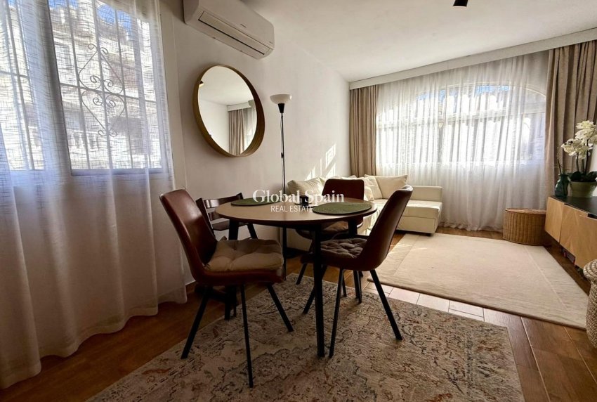 Wederverkoop - HUIS -
TORREVIEJA - Calas blanca