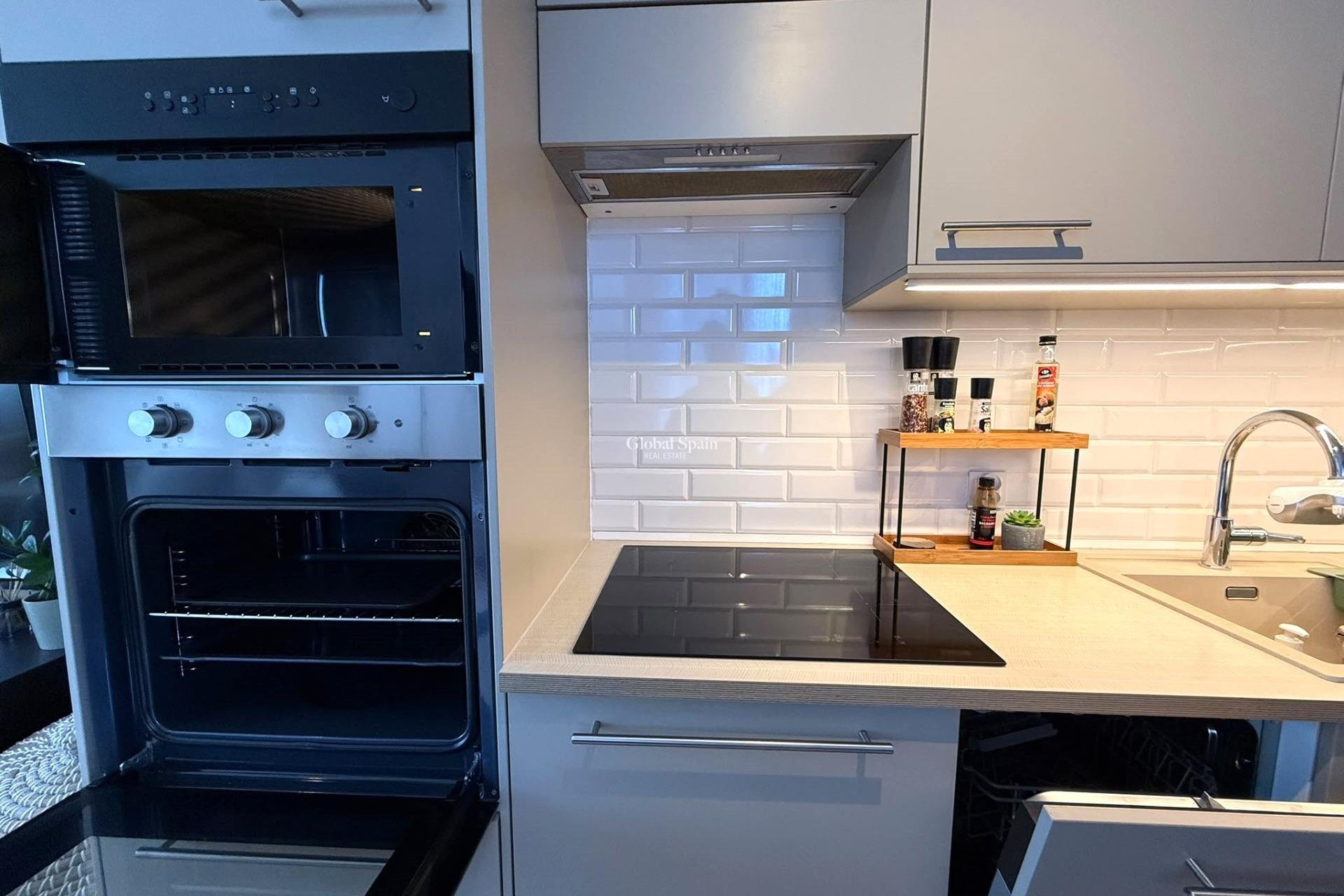 Wederverkoop - HUIS -
TORREVIEJA - Calas blanca