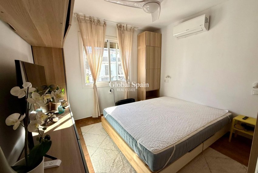 Wederverkoop - HUIS -
TORREVIEJA - Calas blanca
