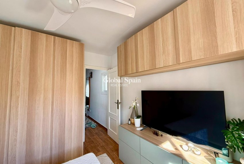 Wederverkoop - HUIS -
TORREVIEJA - Calas blanca