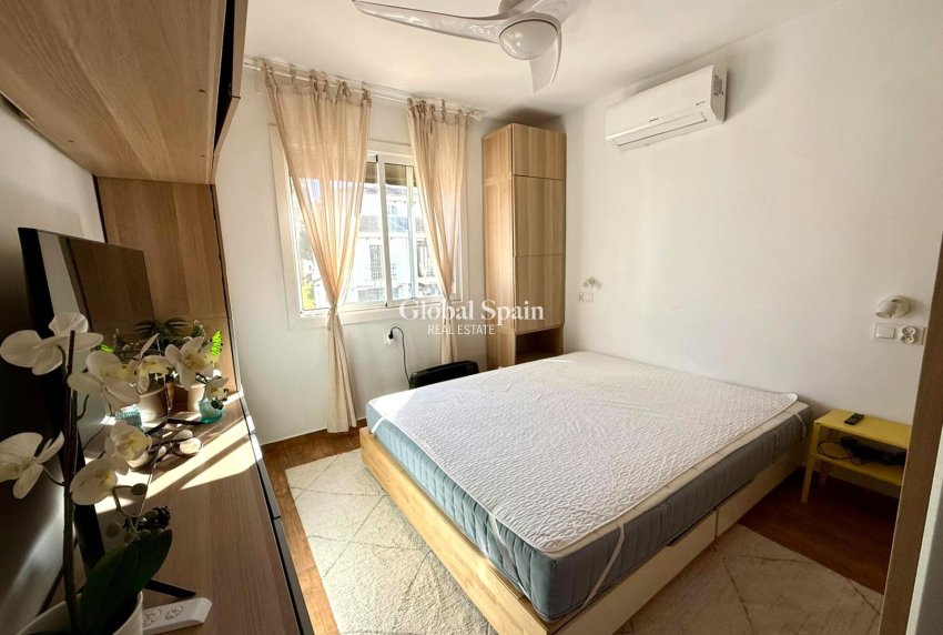 Wederverkoop - HUIS -
TORREVIEJA - Calas blanca