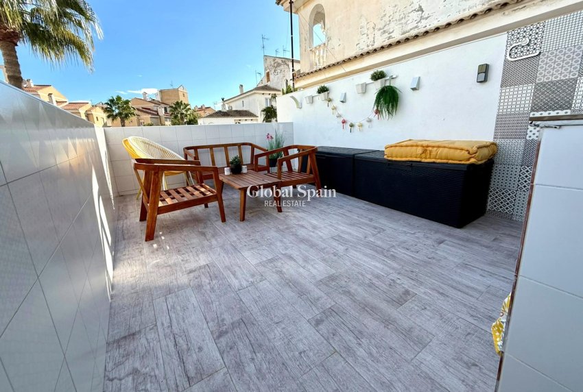 Wederverkoop - HUIS -
TORREVIEJA - Calas blanca