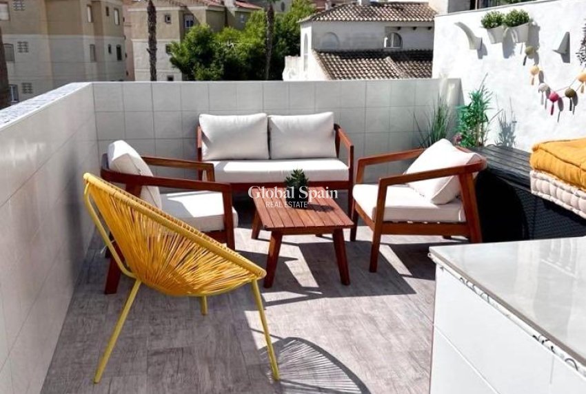 Wederverkoop - HUIS -
TORREVIEJA - Calas blanca