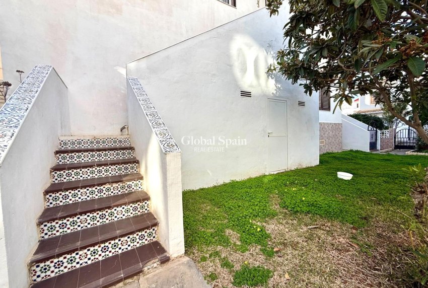Wederverkoop - HUIS -
TORREVIEJA - Calas blanca