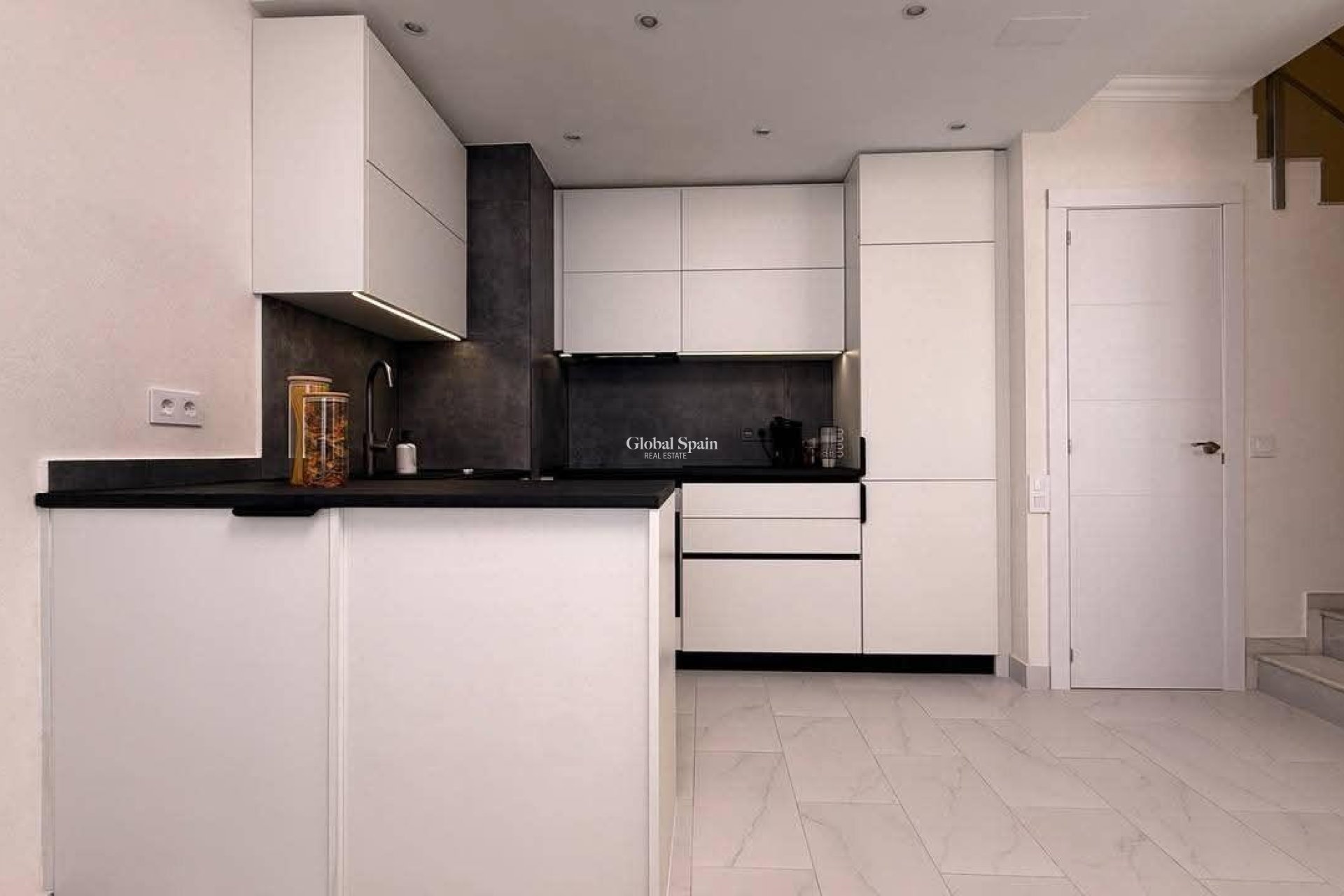 Wederverkoop - HUIS -
TORREVIEJA - Calas blanca