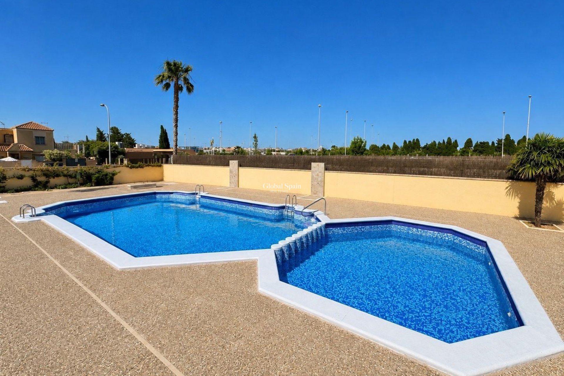 Wederverkoop - HUIS -
TORREVIEJA - Carrefour