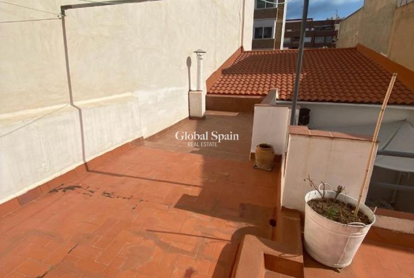 Wederverkoop - HUIS -
TORREVIEJA - Center