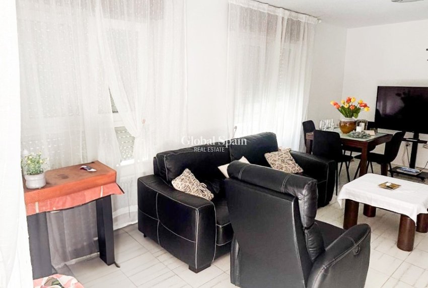 Wederverkoop - HUIS -
TORREVIEJA - Center