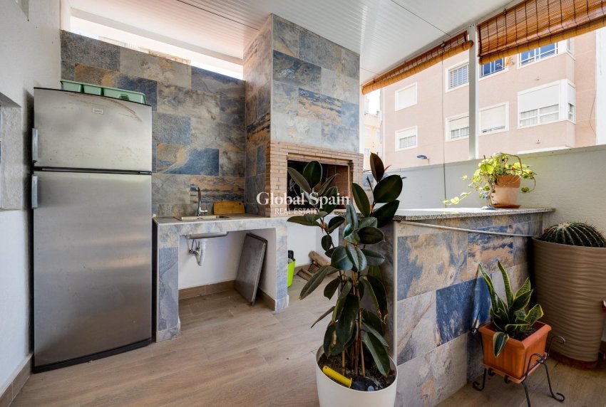 Wederverkoop - HUIS -
TORREVIEJA - Center