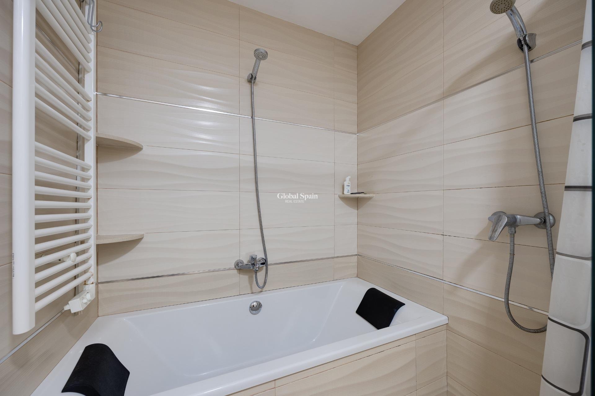 Wederverkoop - HUIS -
TORREVIEJA - Center