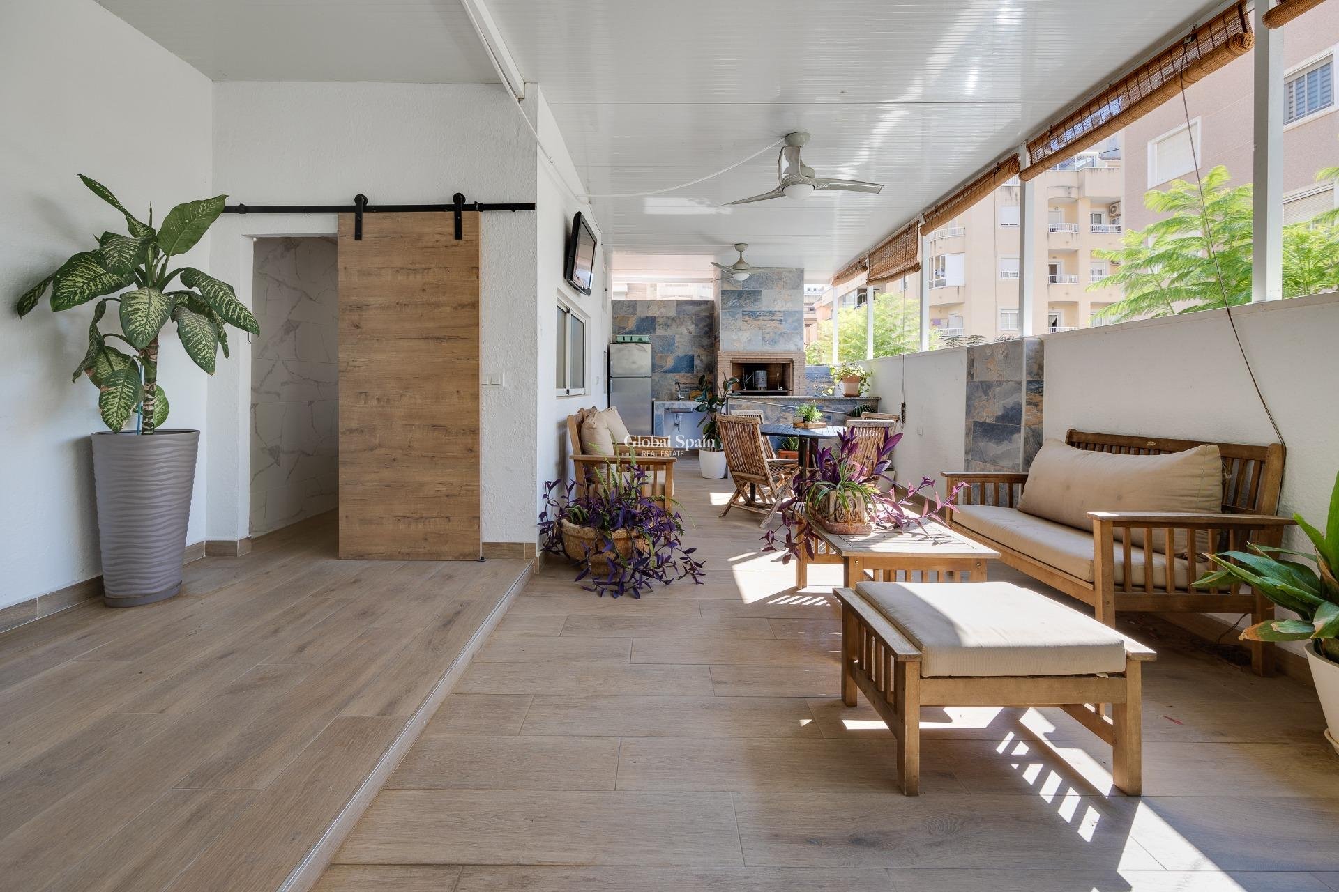 Wederverkoop - HUIS -
TORREVIEJA - Center