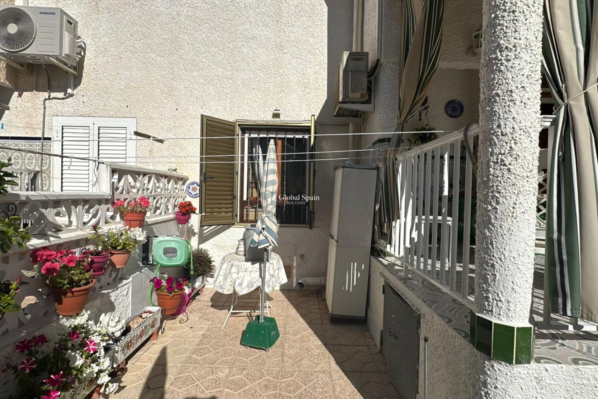 Wederverkoop - HUIS -
TORREVIEJA - Center