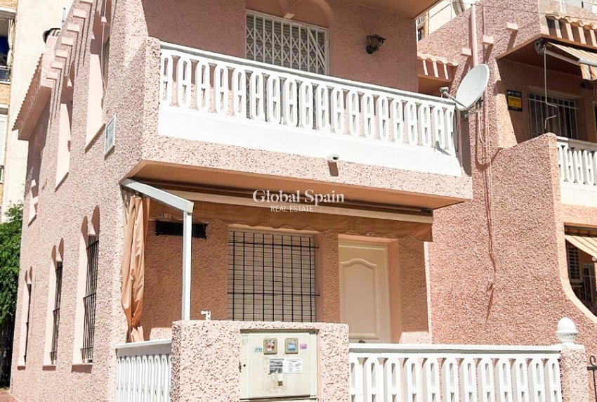 Wederverkoop - HUIS -
TORREVIEJA - Center